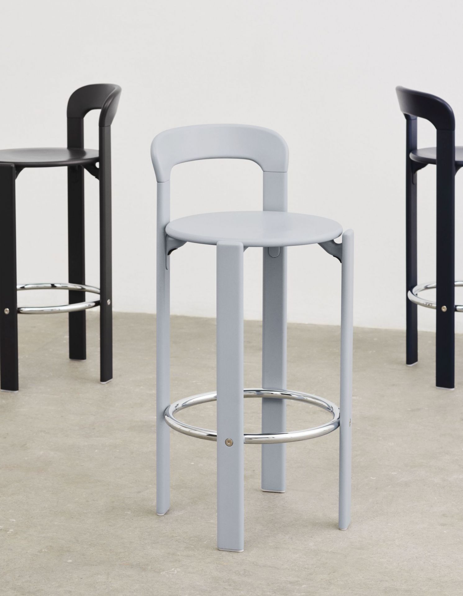 Rey Barstool Bar Stool H97cm Hay | Scarlet red water-based